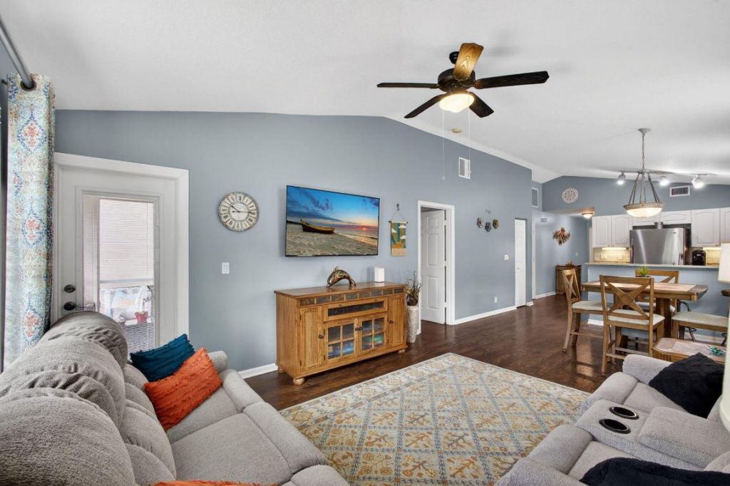 1095 Via Jardin, Riviera Beach, FL 33418 Photo