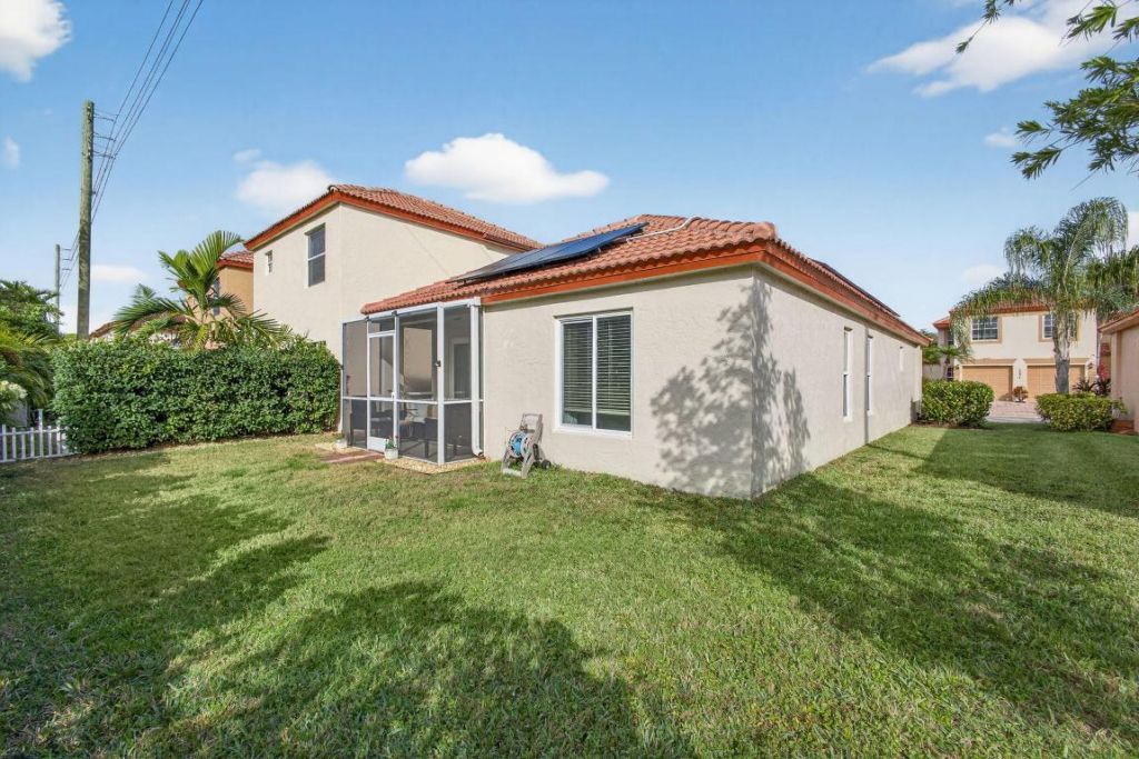 1095 Via Jardin, Riviera Beach, FL 33418 Photo