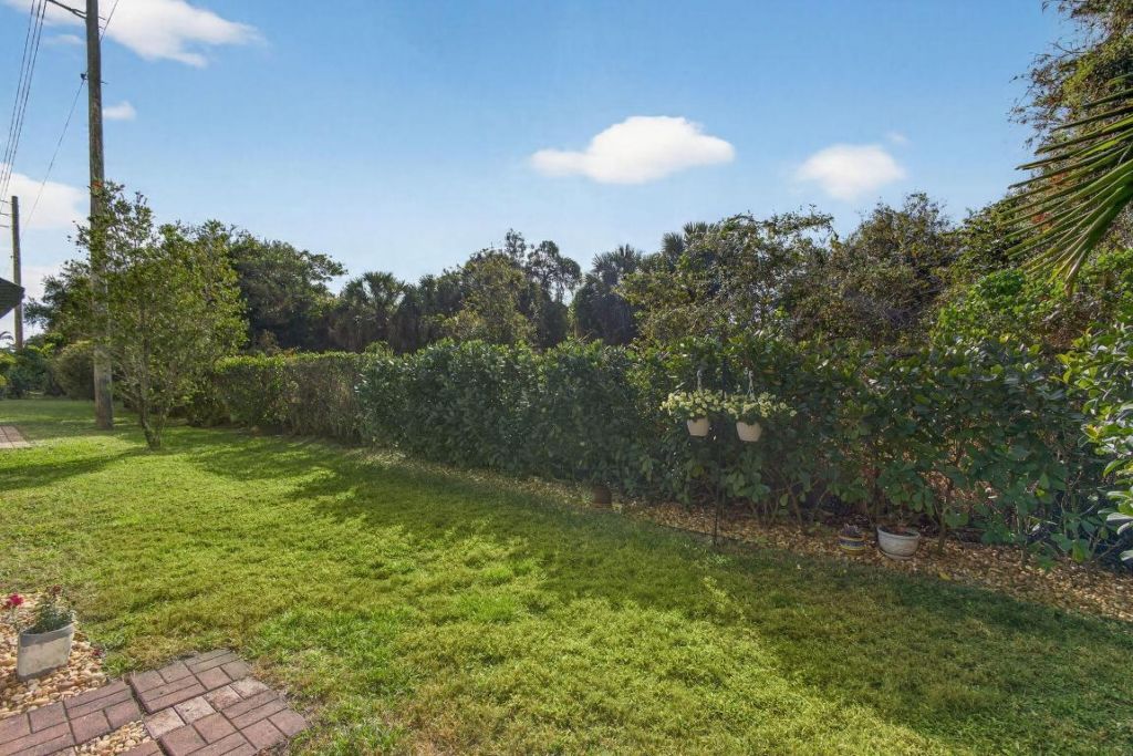 1095 Via Jardin, Riviera Beach, FL 33418 Photo