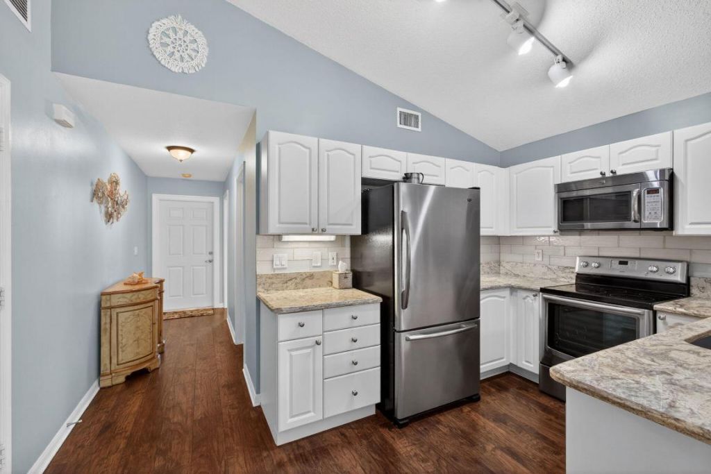 1095 Via Jardin, Riviera Beach, FL 33418 Photo