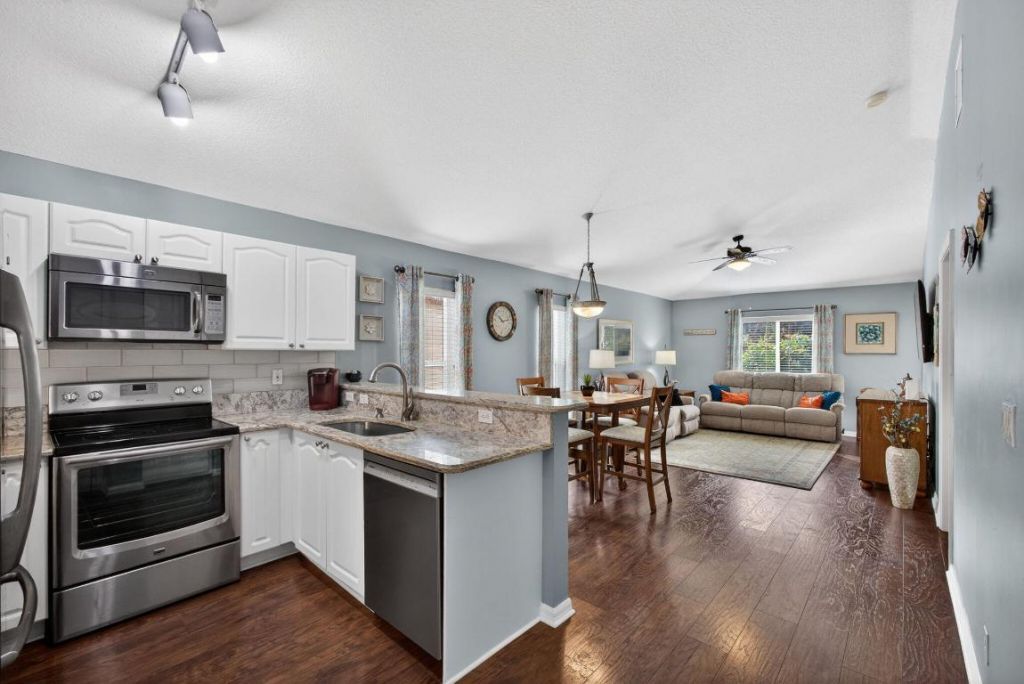 1095 Via Jardin, Riviera Beach, FL 33418 Photo