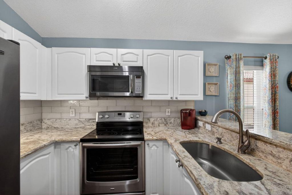 1095 Via Jardin, Riviera Beach, FL 33418 Photo