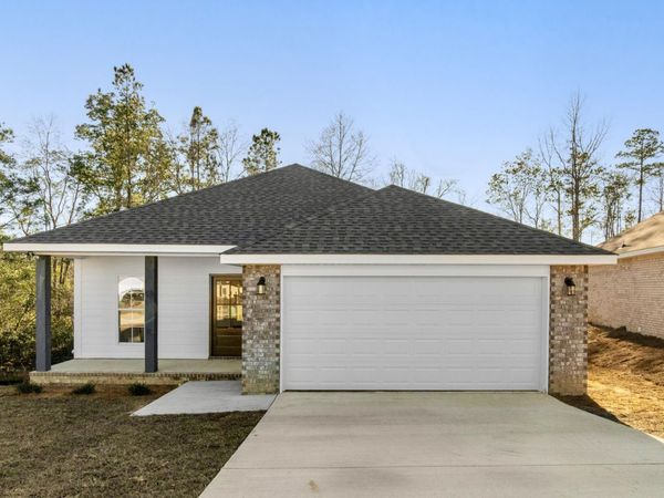 46 S Fairfax Dr., Hattiesburg, MS 39402
