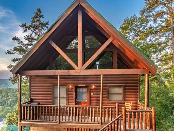 2251 Upper Middle Creek Rd, Sevierville, TN 37876