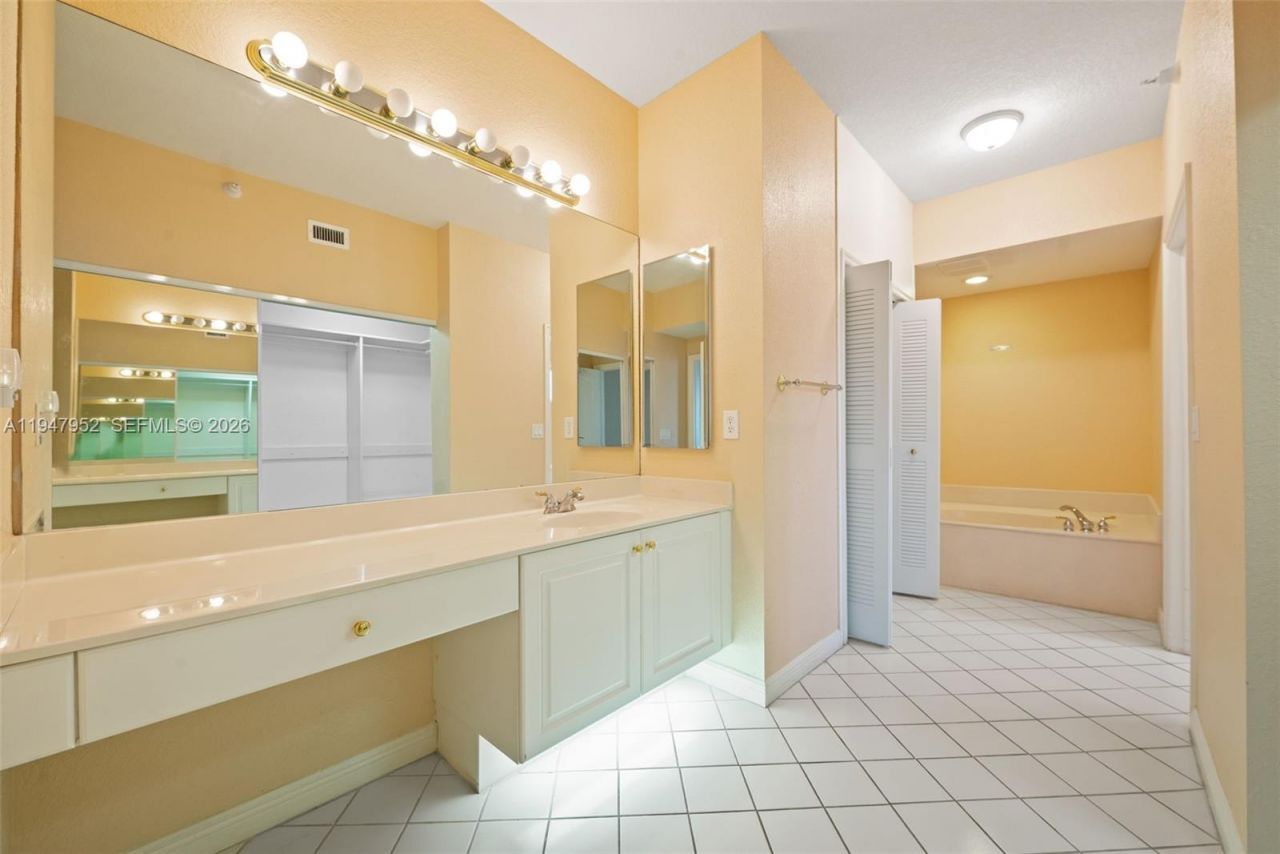 7715 Southampton Ter, Unit 201E, Tamarac, FL 33321 Photo