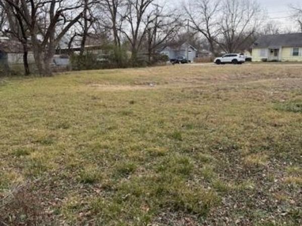 818 W 9th Street , Bonham, TX 75418