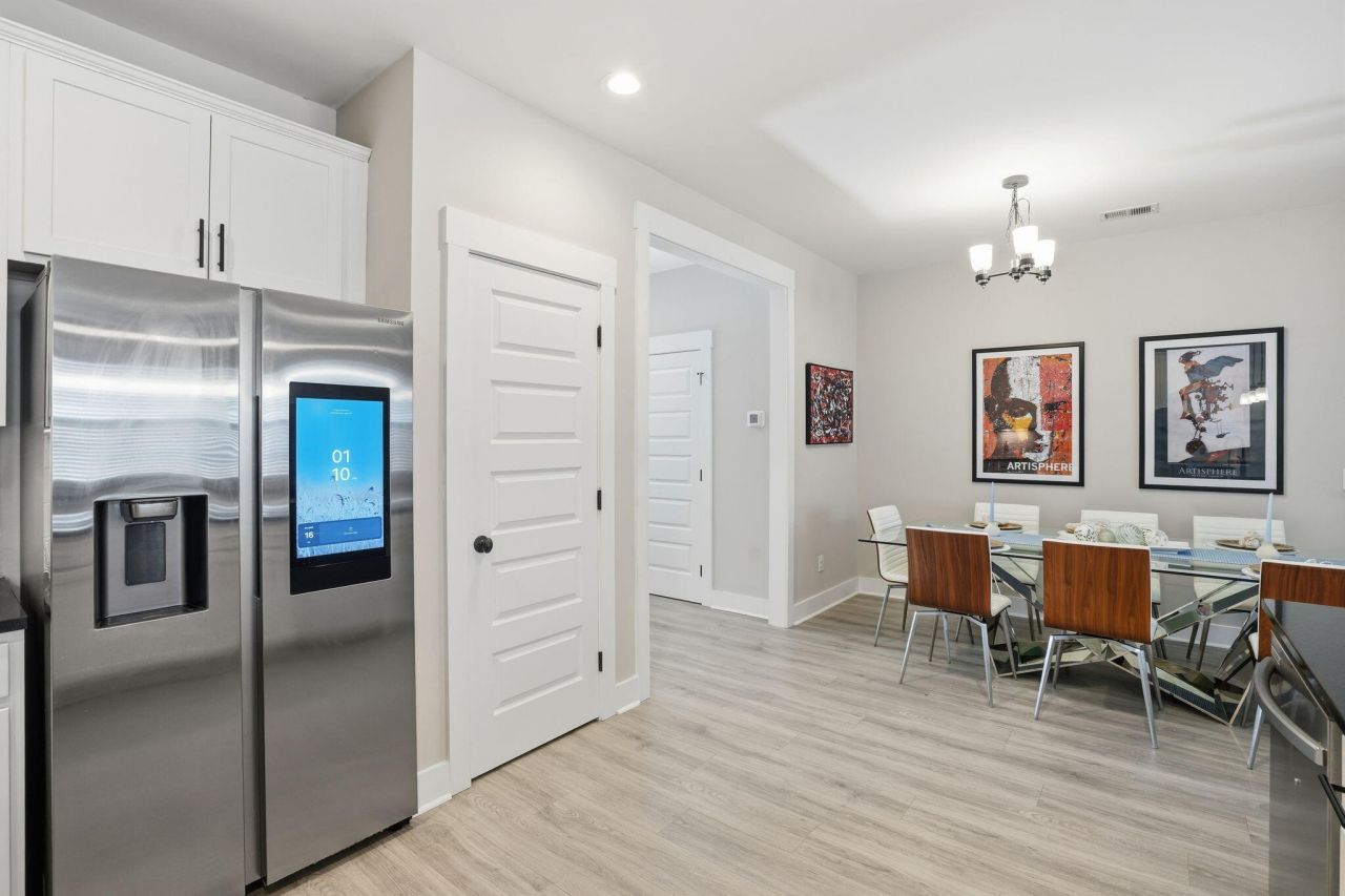 7734 Park Gate Drive Photo 10