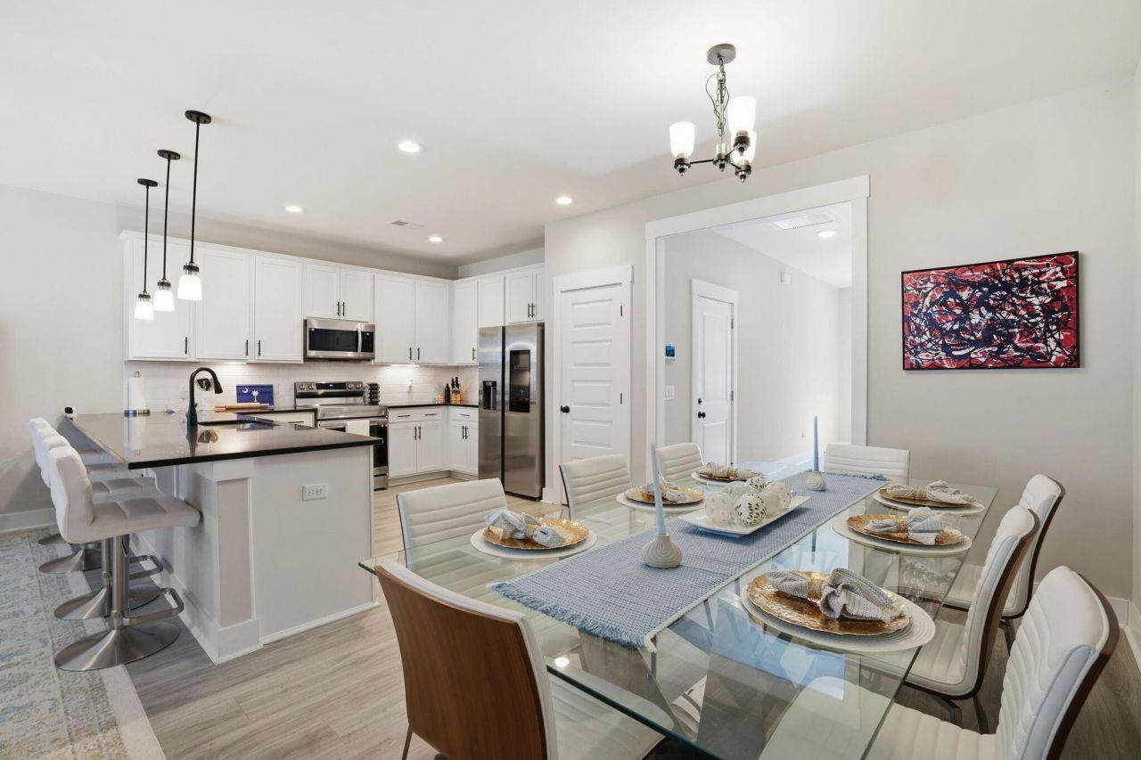 7734 Park Gate Drive Photo 11