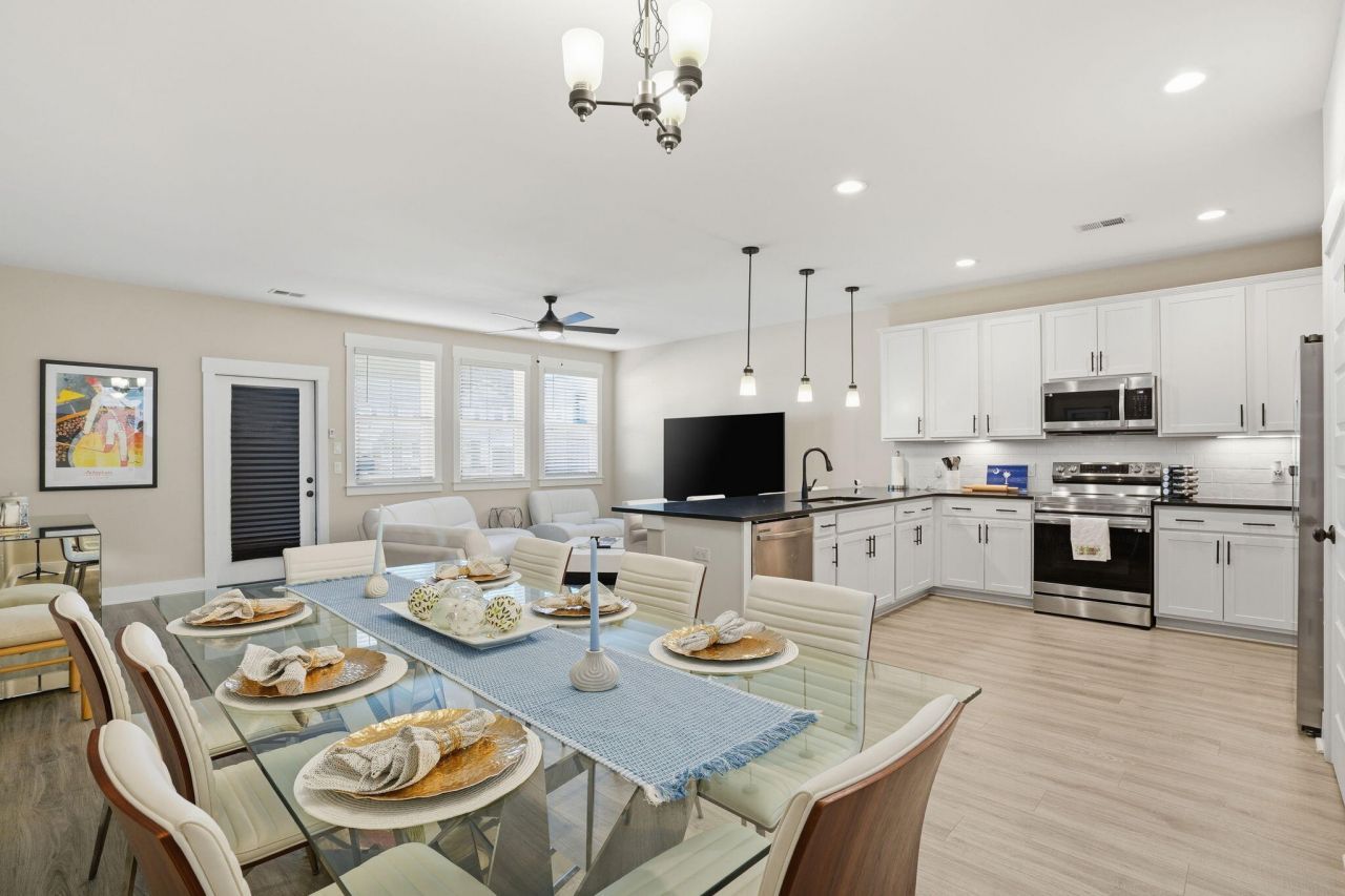 7734 Park Gate Drive Photo 12