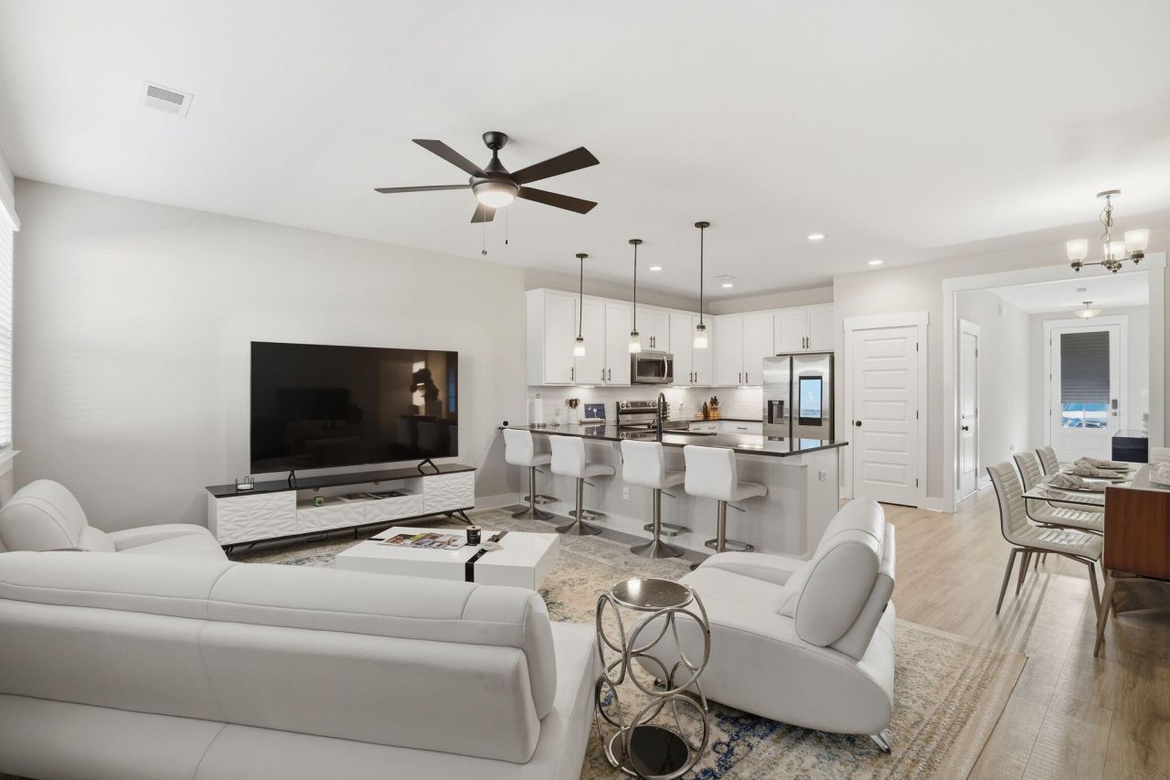 7734 Park Gate Drive Photo 14