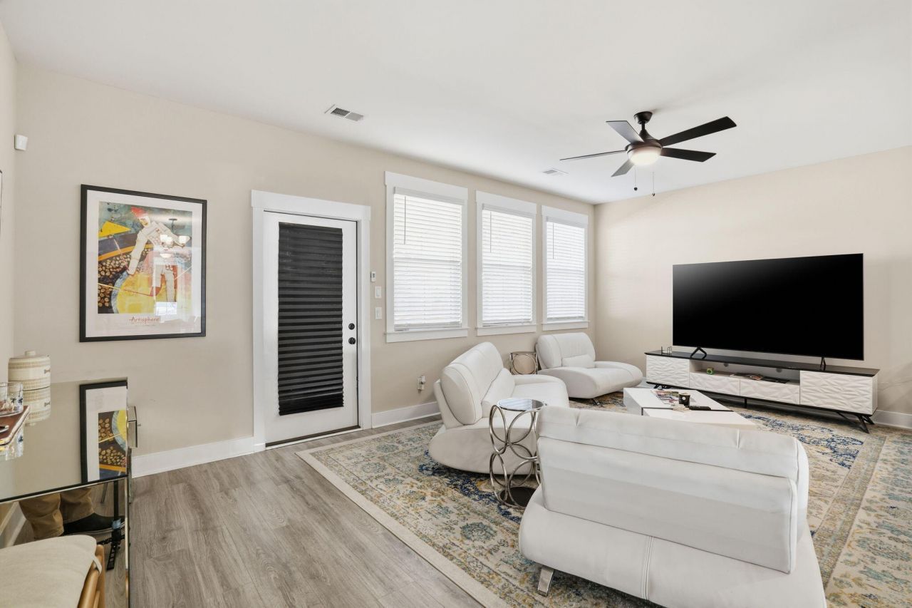 7734 Park Gate Drive Photo 15