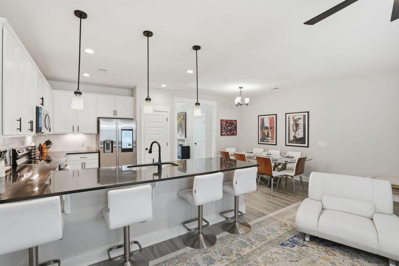 7734 Park Gate Drive Photo 16