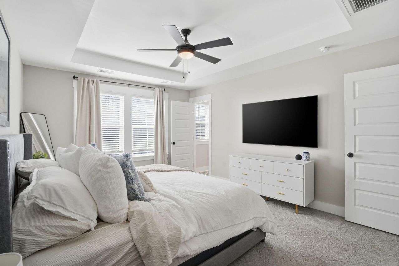 7734 Park Gate Drive Photo 21