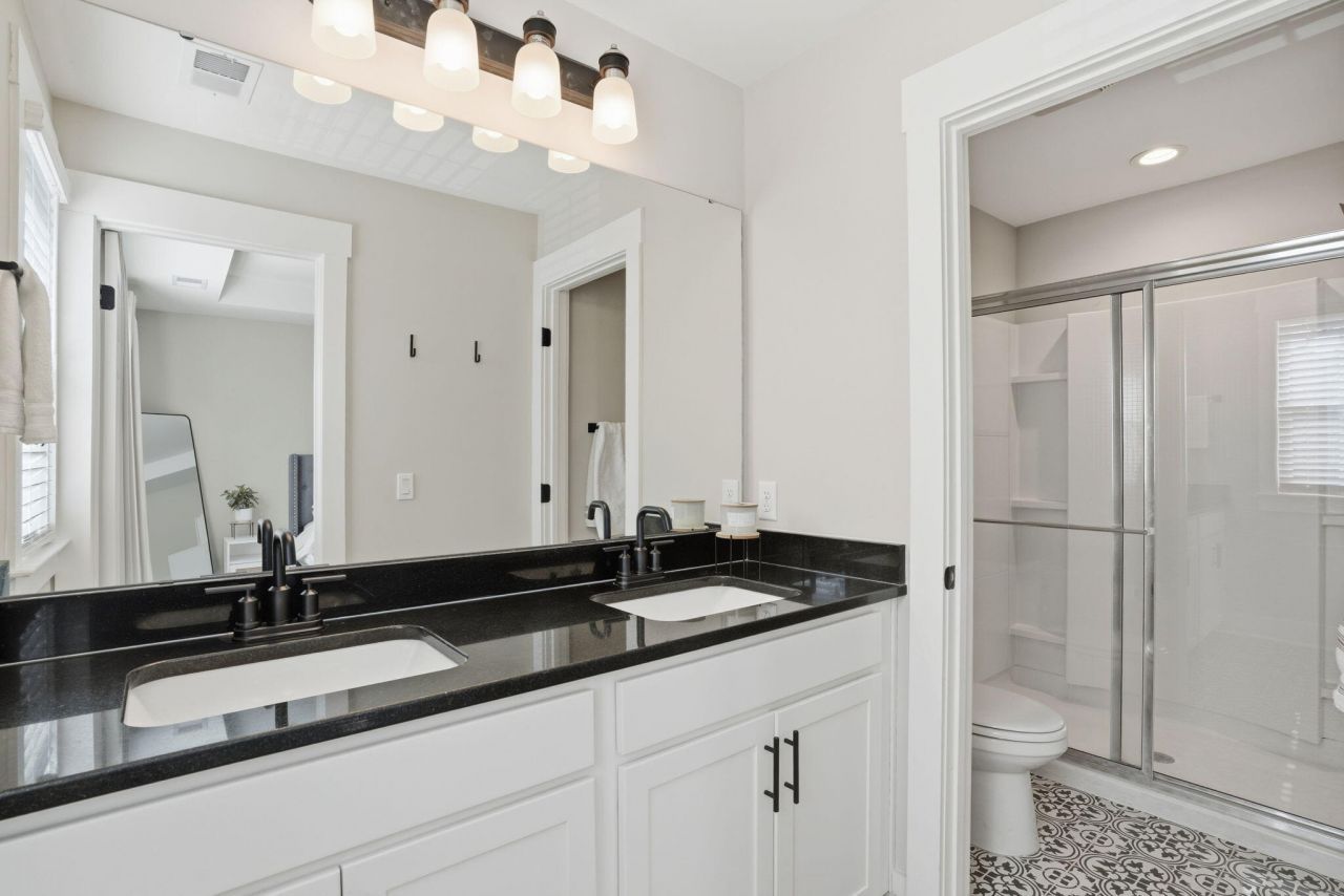 7734 Park Gate Drive Photo 23