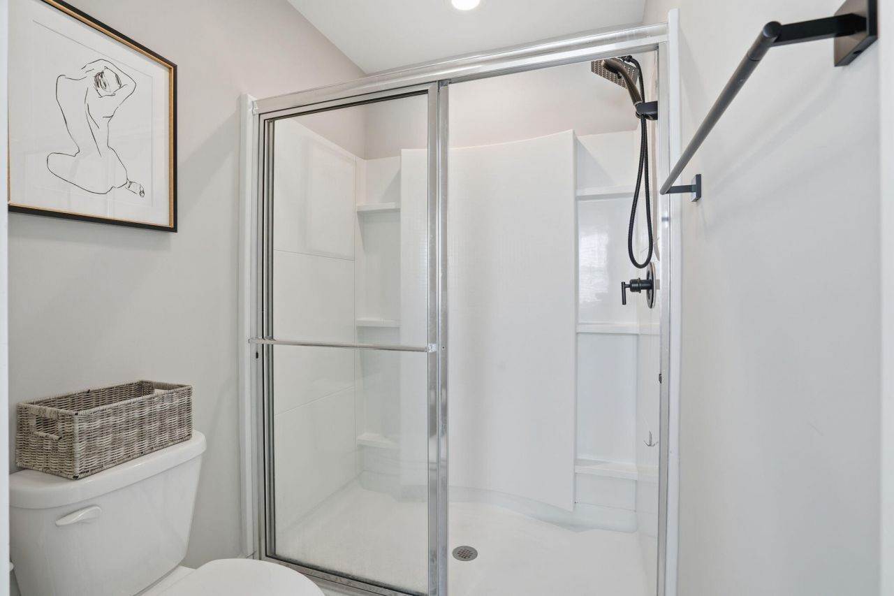 7734 Park Gate Drive Photo 24