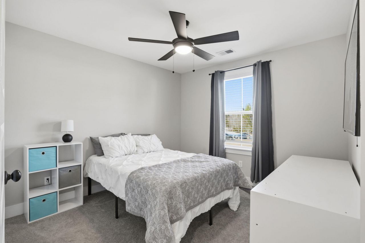 7734 Park Gate Drive Photo 28