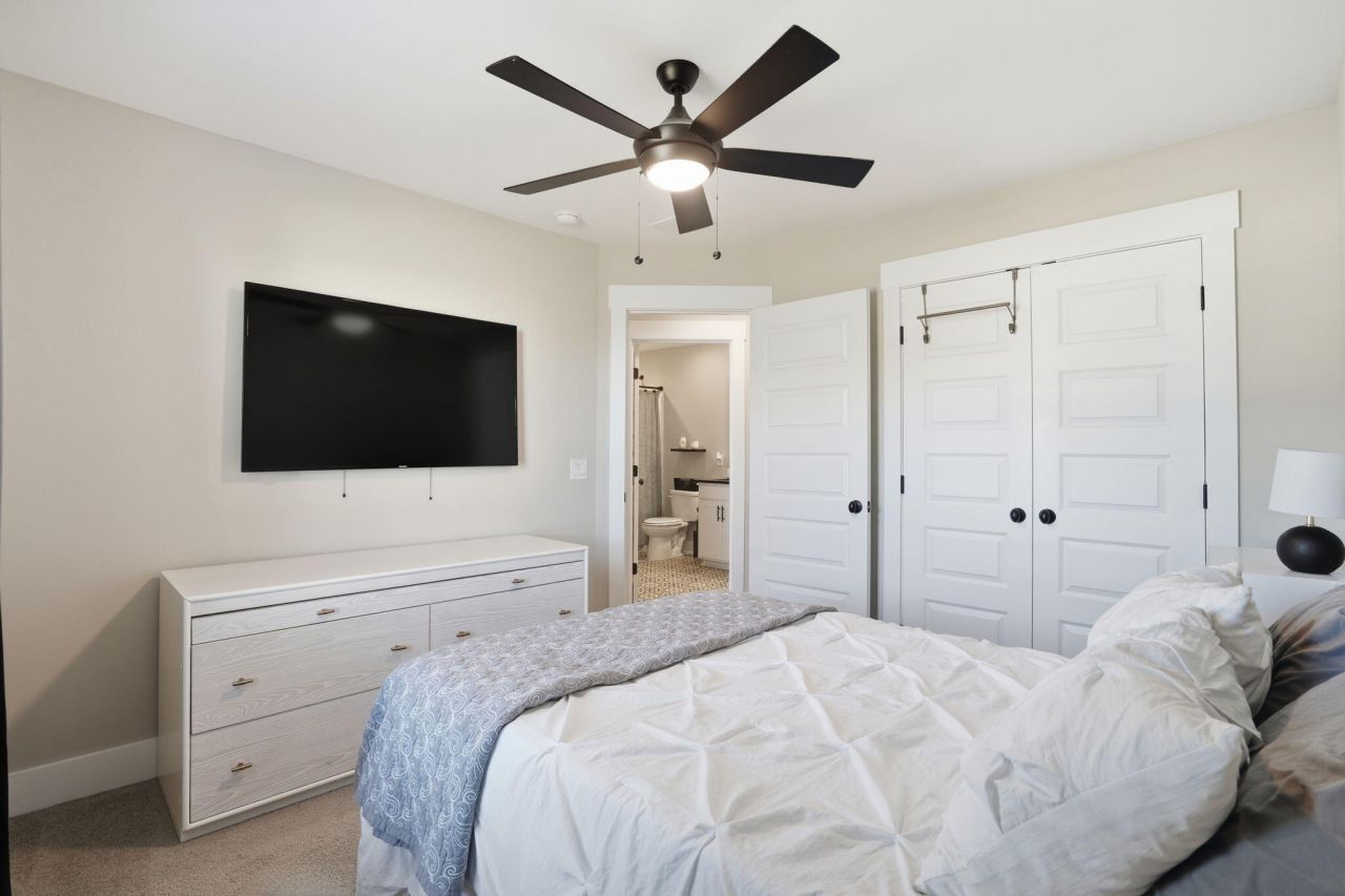 7734 Park Gate Drive Photo 29