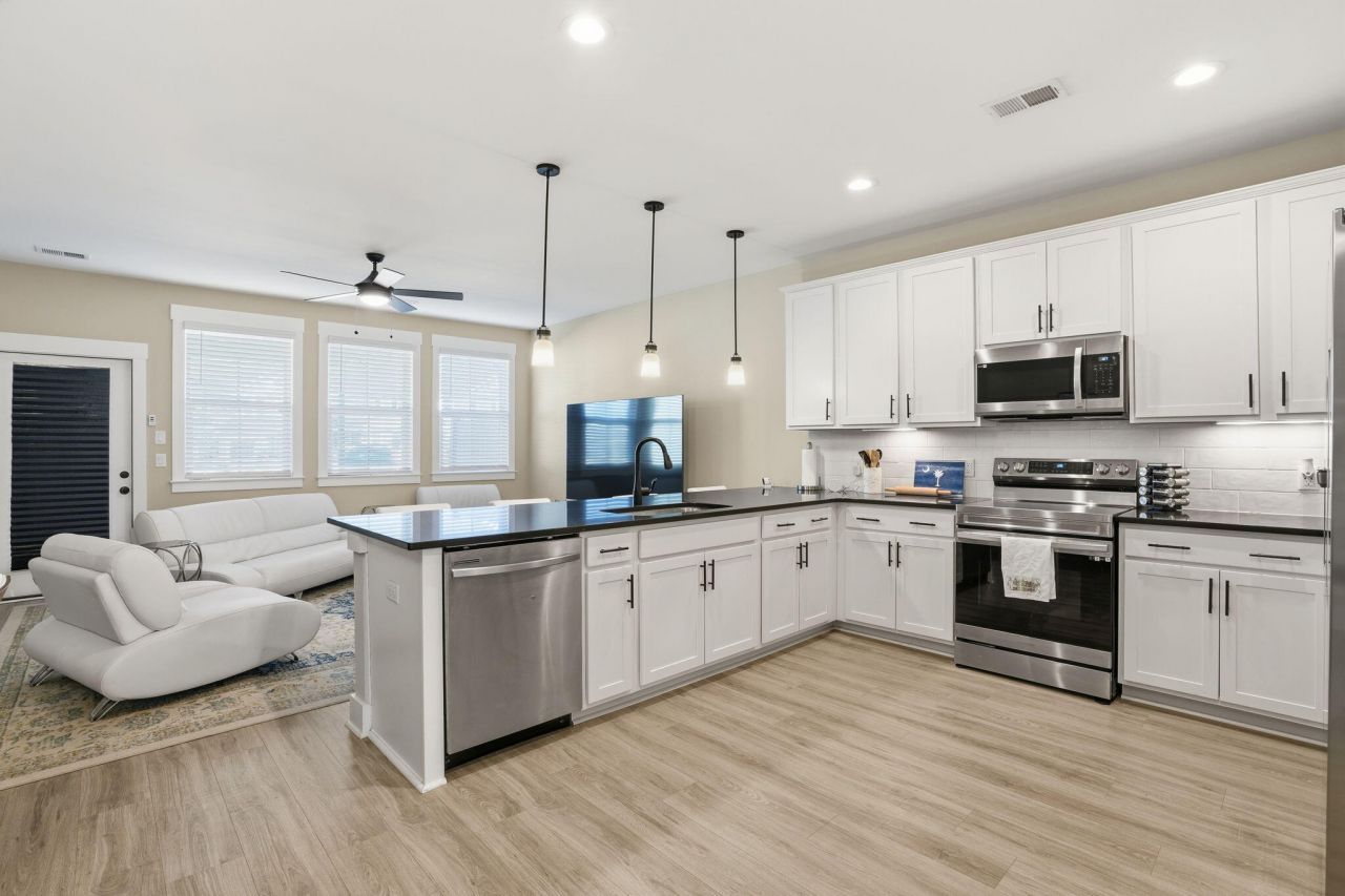 7734 Park Gate Drive Photo 7