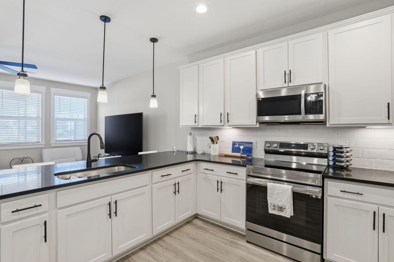 7734 Park Gate Drive Photo 8