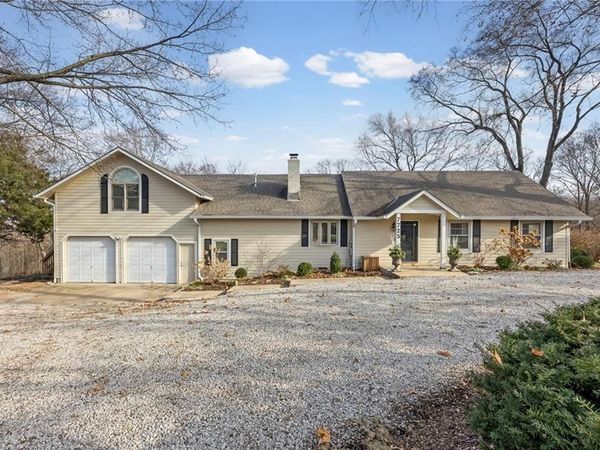 7725 Woodland Drive, Shawnee, KS 66218