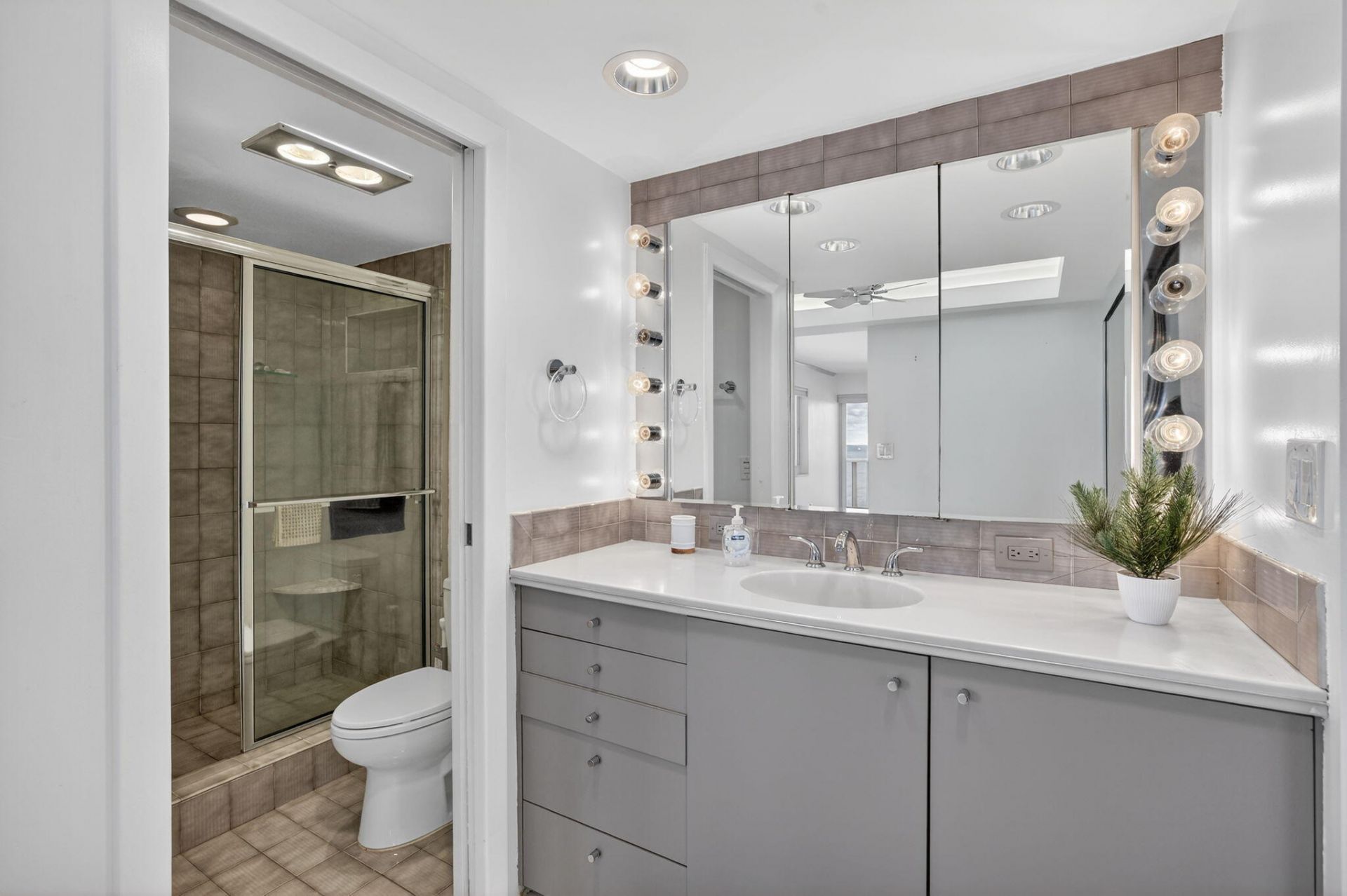 1151 N Fort Lauderdale Beach Boulevard, Unit 12A, Fort Lauderdale, FL 33304 Photo