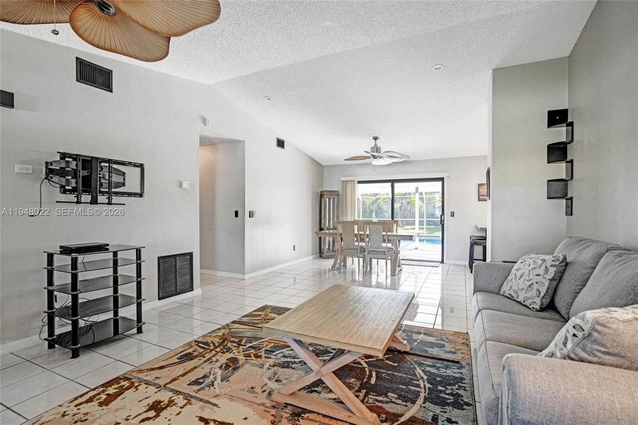 2252 SE Rainier Rd, Port Saint Lucie, FL 34952 Photo