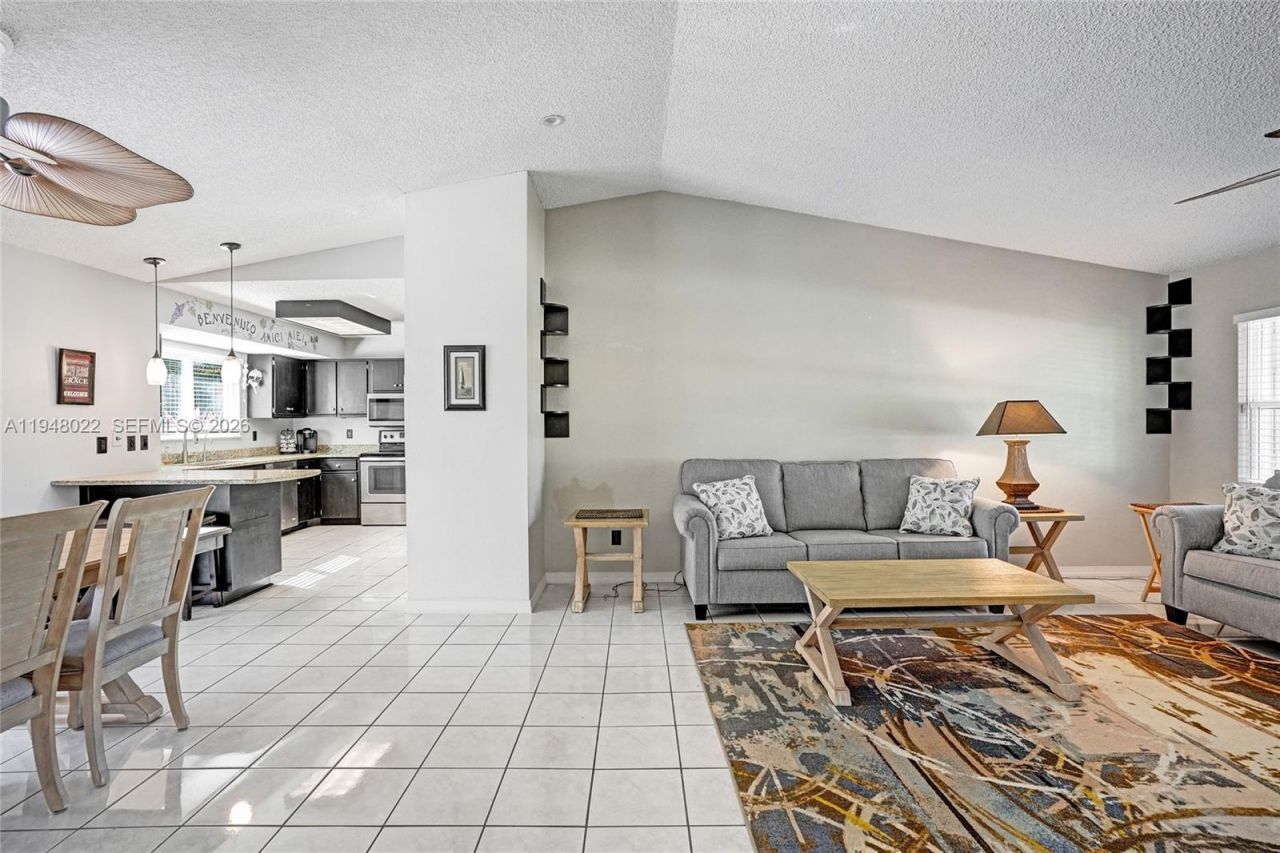 2252 SE Rainier Rd, Port Saint Lucie, FL 34952 Photo