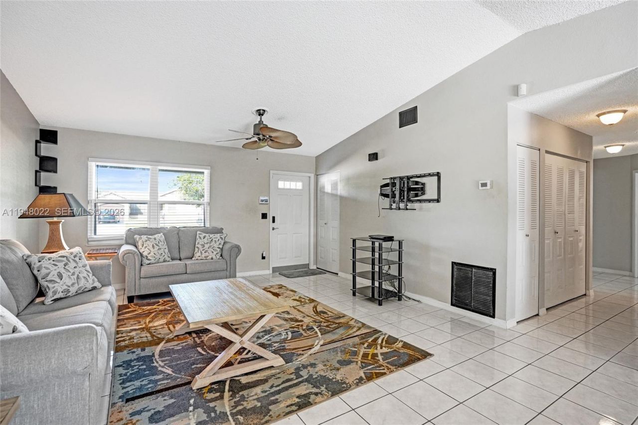 2252 SE Rainier Rd, Port Saint Lucie, FL 34952 Photo