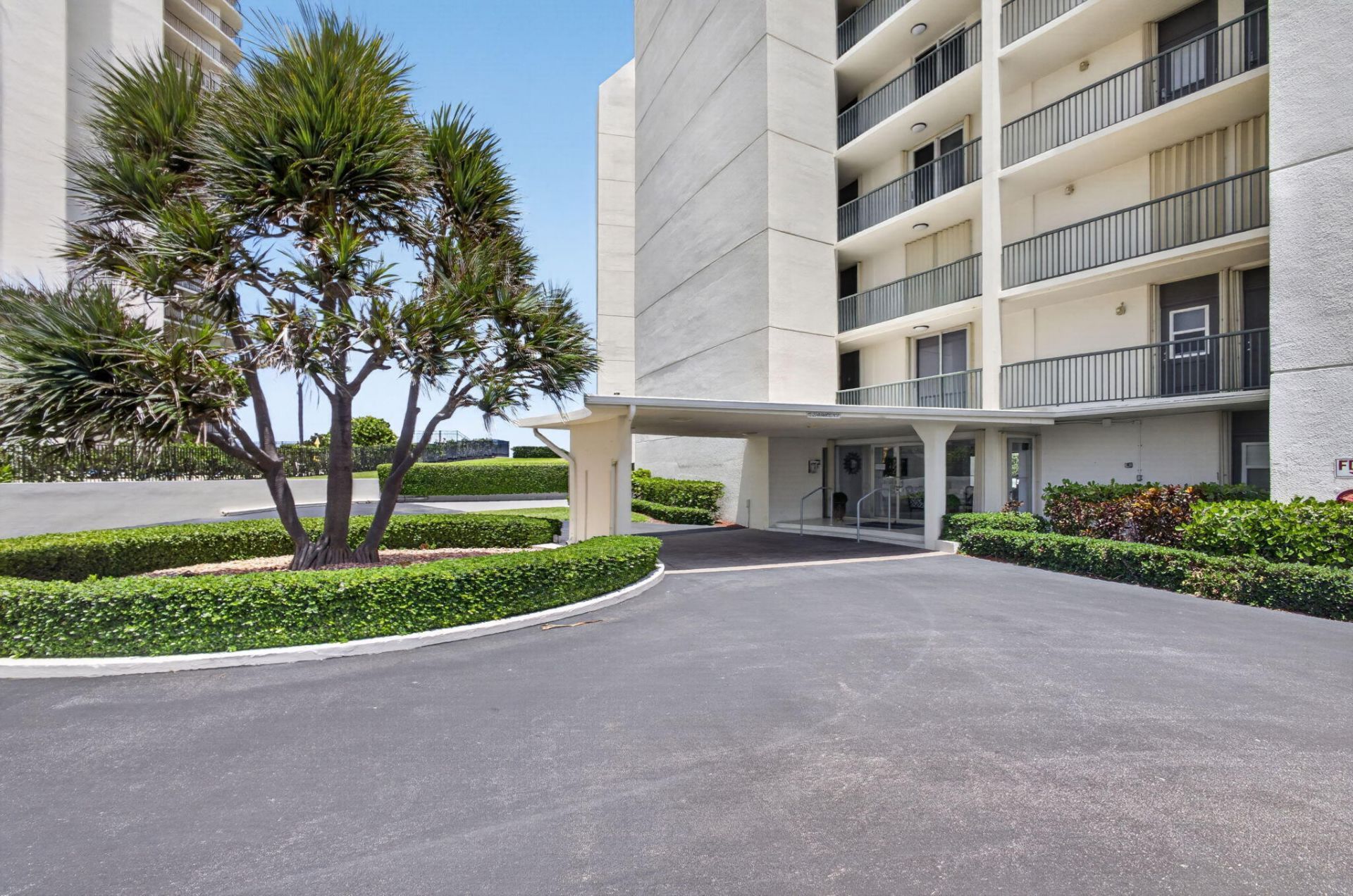 5400 N Ocean Drive, Unit 7b, Singer Island, FL 33404 Photo