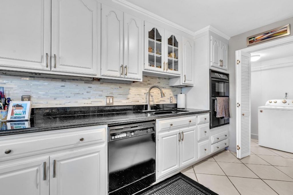 9050 Jacaranda Lane, Unit 3, Plantation, FL 33324 Photo