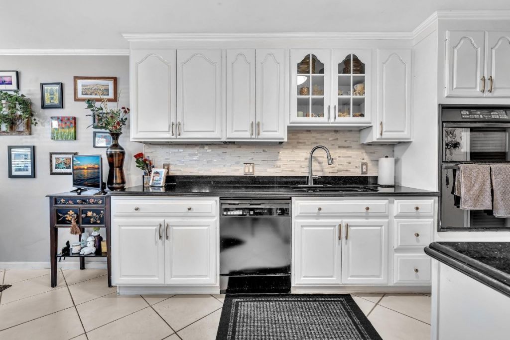 9050 Jacaranda Lane, Unit 3, Plantation, FL 33324 Photo