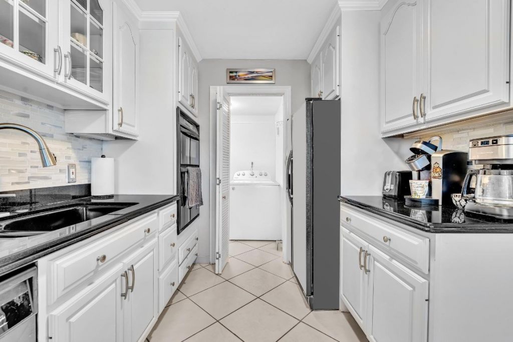 9050 Jacaranda Lane, Unit 3, Plantation, FL 33324 Photo