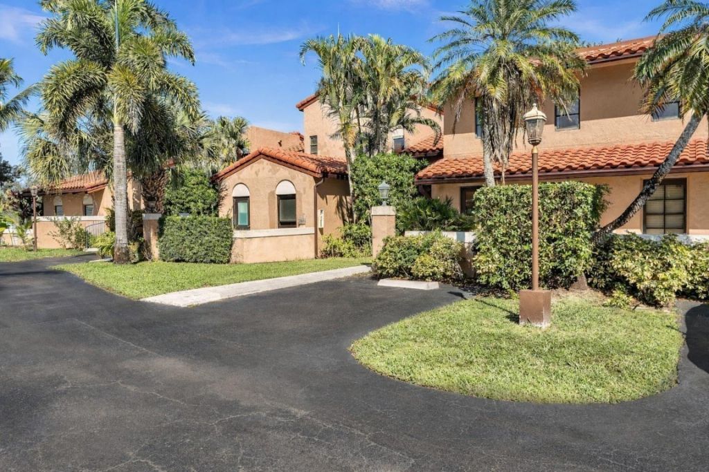 9050 Jacaranda Lane, Unit 3, Plantation, FL 33324 Photo