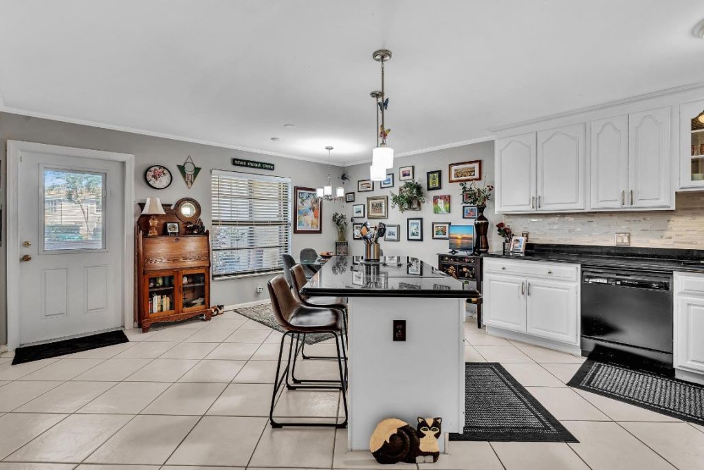 9050 Jacaranda Lane, Unit 3, Plantation, FL 33324 Photo