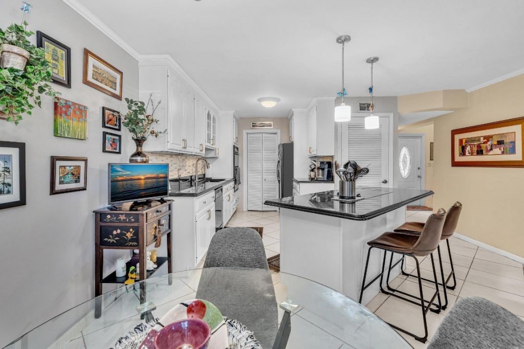 9050 Jacaranda Lane, Unit 3, Plantation, FL 33324 Photo