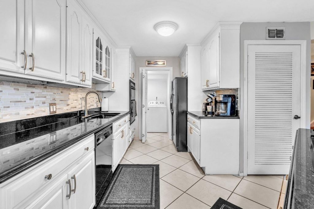 9050 Jacaranda Lane, Unit 3, Plantation, FL 33324 Photo