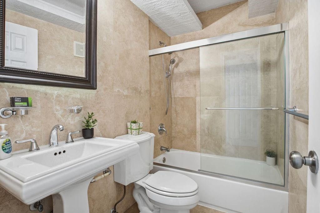 1892 NE 46th Street, Unit B4, Fort Lauderdale, FL 33308 Photo