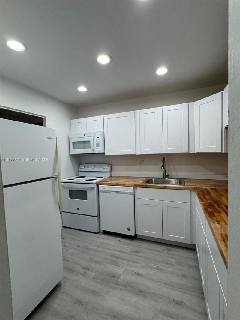 8051 S Colony Cir S, Unit 210, Tamarac, FL 33321 Photo