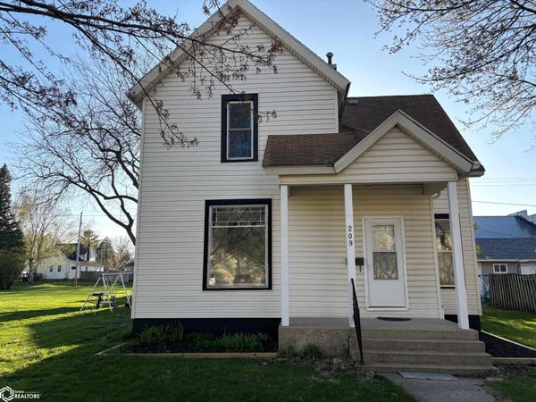 209 2nd Street SW, Hampton, IA 50441