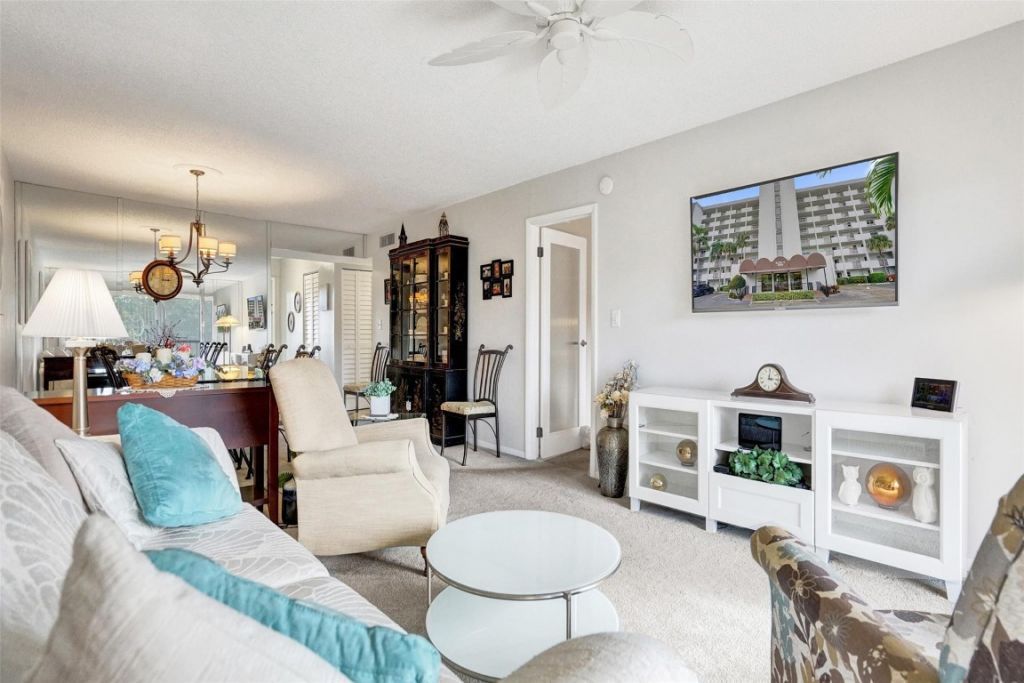 5900 NW 44th Street, Unit 505, Lauderhill, FL 33319 Photo