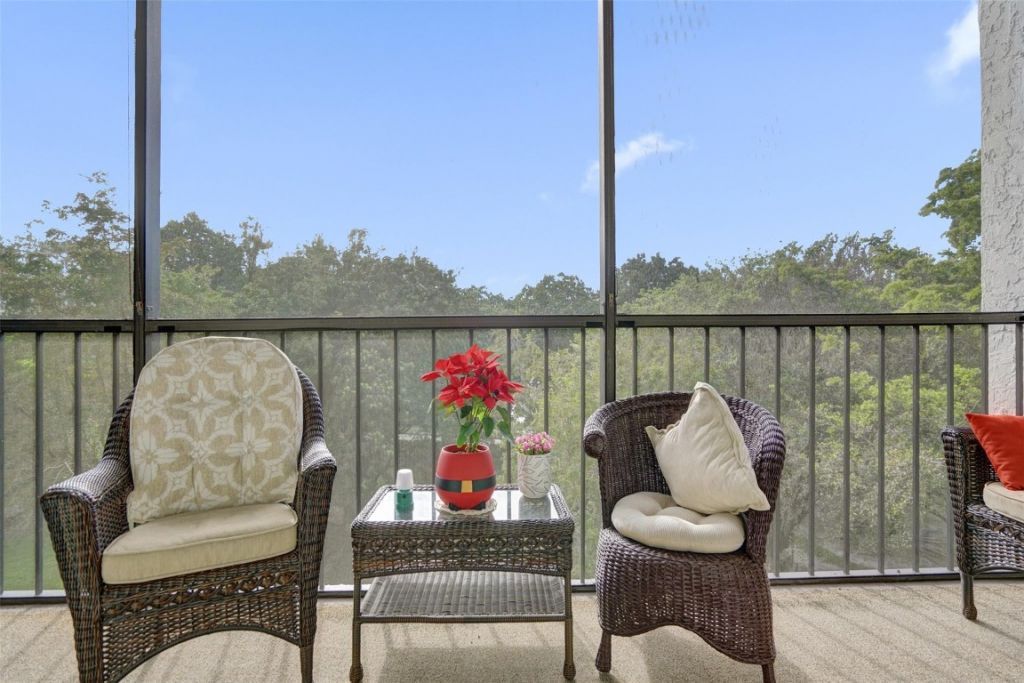 5900 NW 44th Street, Unit 505, Lauderhill, FL 33319 Photo