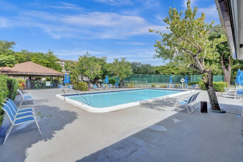 5900 NW 44th Street, Unit 505, Lauderhill, FL 33319 Photo