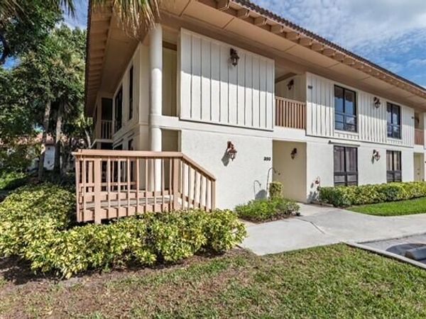 307 Brackenwood Circle, Palm Beach Gardens, FL 33418