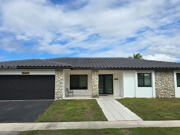 16653 Golfview Dr, Weston, FL 33326