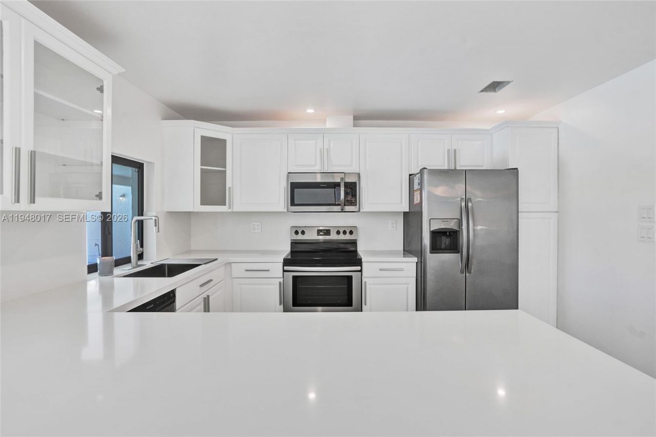 16653 Golfview Dr, Weston, FL 33326 Photo