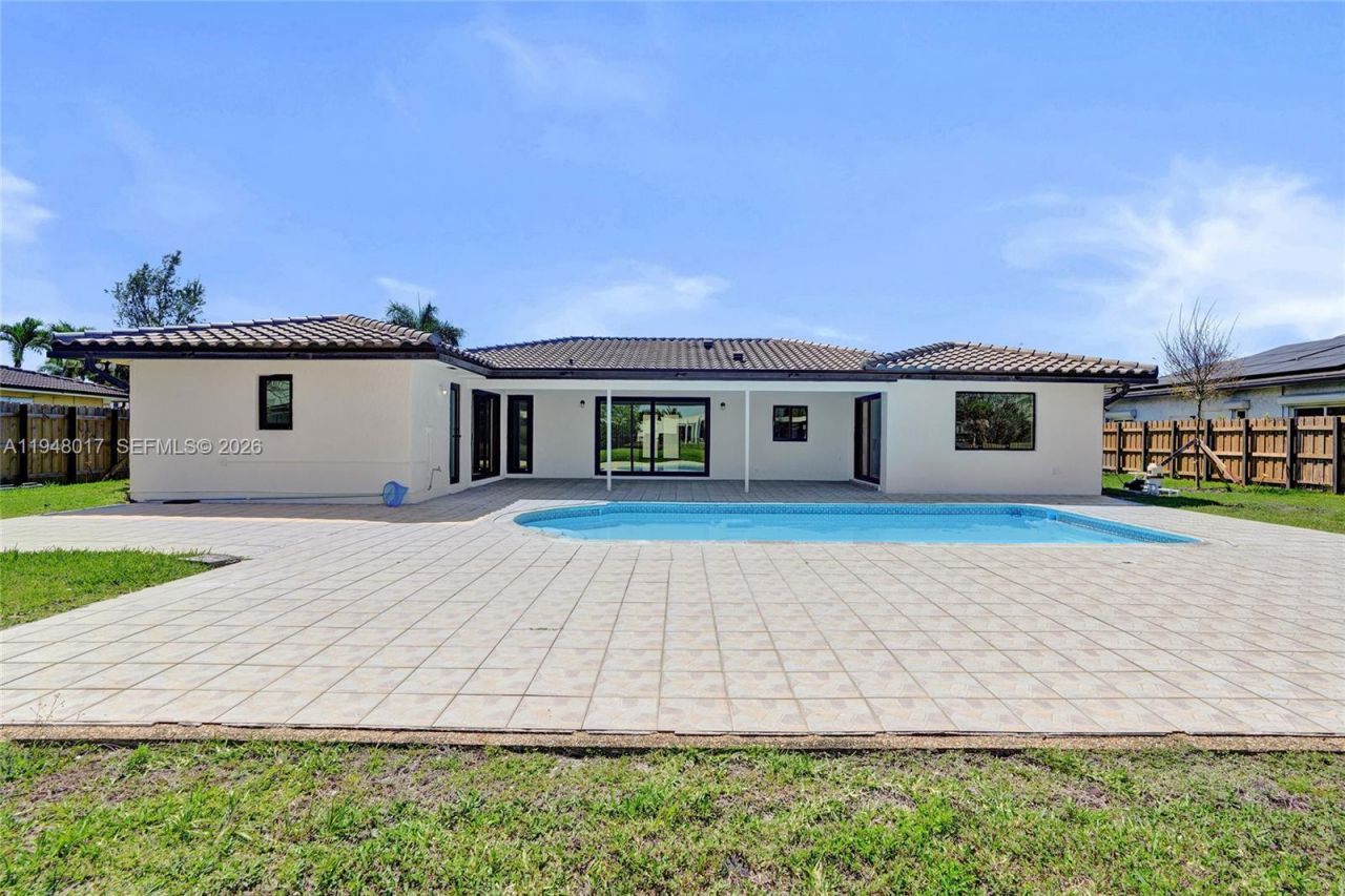 16653 Golfview Dr, Weston, FL 33326 Photo