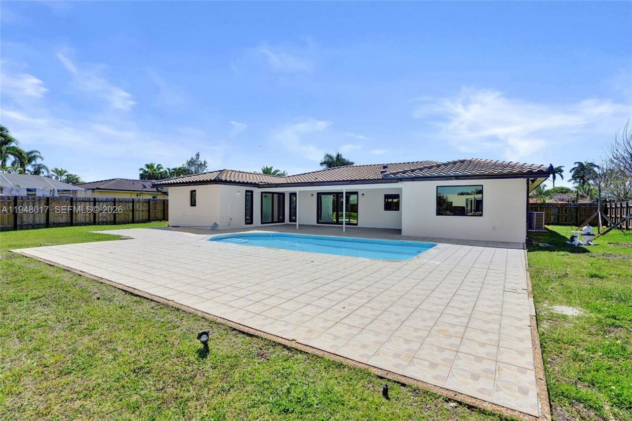 16653 Golfview Dr, Weston, FL 33326 Photo