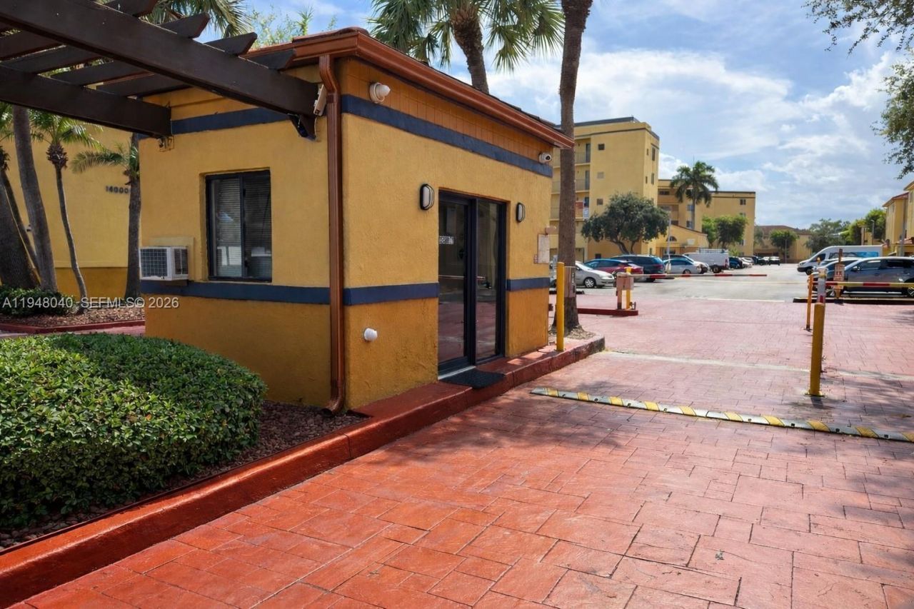 14930 SW 82nd Ter, Unit 16-501, Miami, FL 33193 Photo