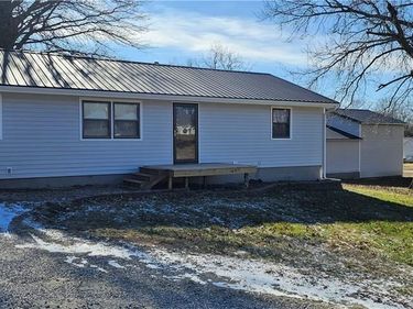 104 W. Cedar Street, Waverly, MO 64096