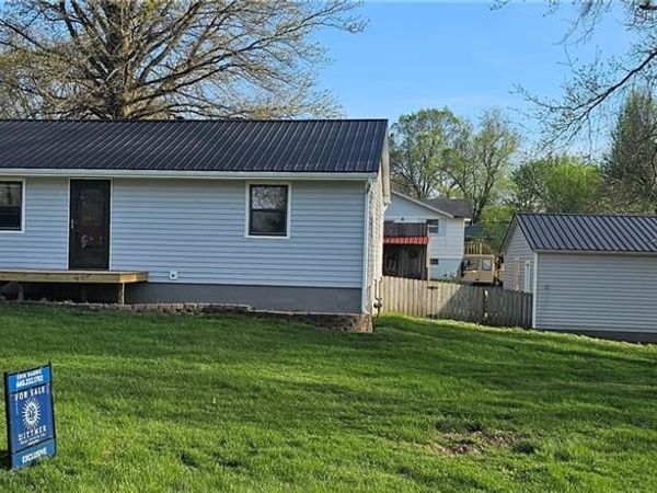 104 W. Cedar Street, Waverly, MO 64096